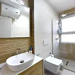 Noir Living 2 Bedroom Lägenhet Tirana