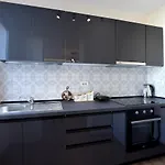 Noir Living 2 Bedroom Lägenhet Tirana
