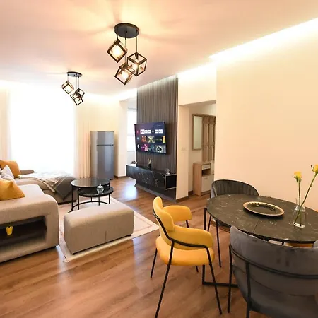 Noir Living 2 Bedroom Appartement Tirana