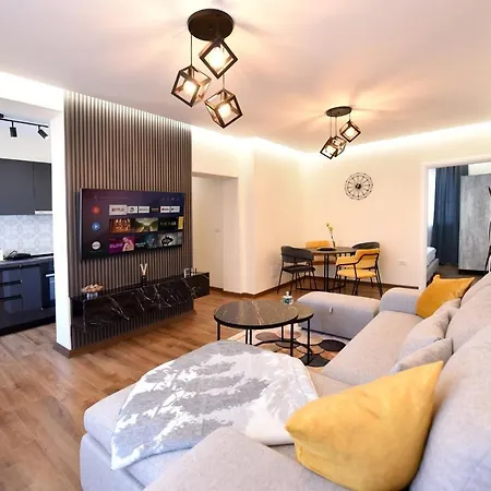 Noir Living 2 Bedroom アパート ティラナ