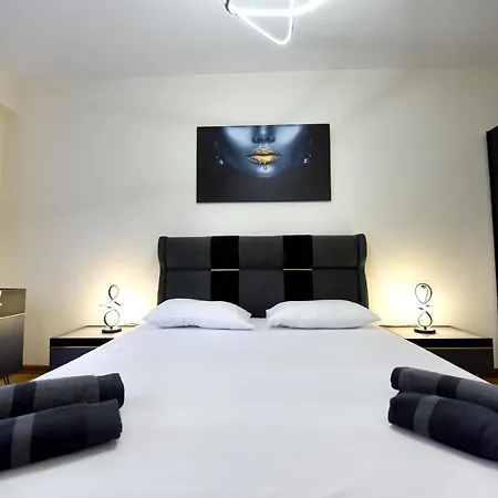 Noir Living 2 Bedroom ティラナ