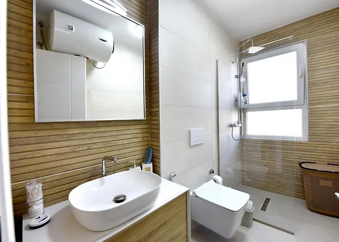 Noir Living 2 Bedroom Apartmán Tirana