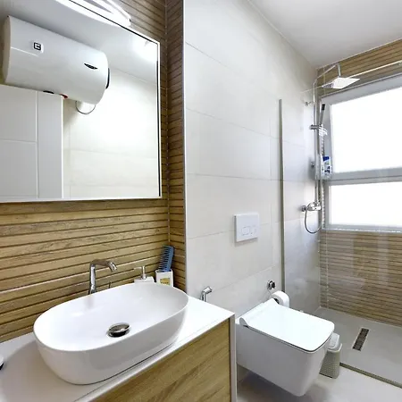 Noir Living 2 Bedroom 아파트 티라나