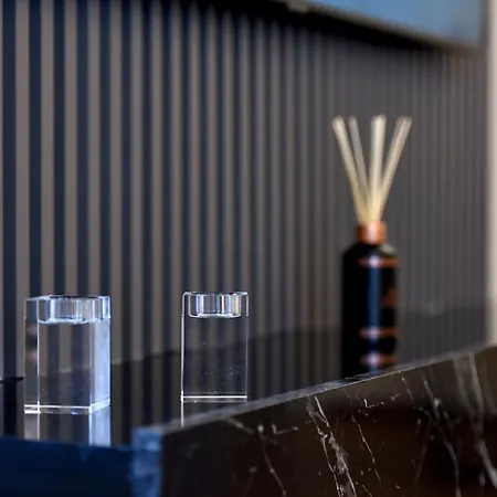 Noir Living 2 Bedroom Appartement *